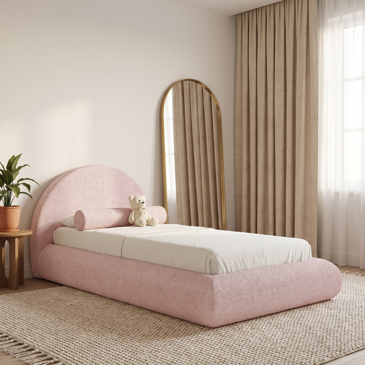 Lit nuage enfant rose poudre, chambre blanche et beige, miroir arque