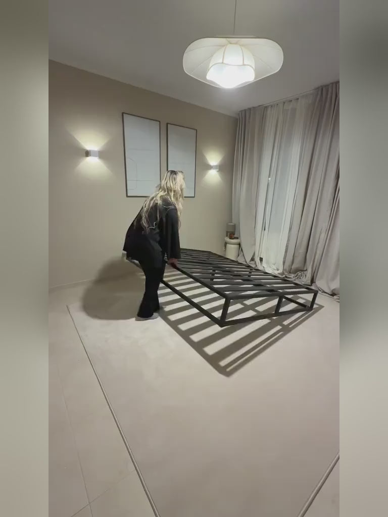 Montage du cloud bed Mochi Frame, du sommier metal au lit fait