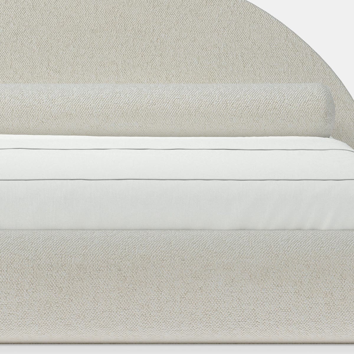 Gros plan sur la laine bouclée crème d'un lit Mochi Cocoon